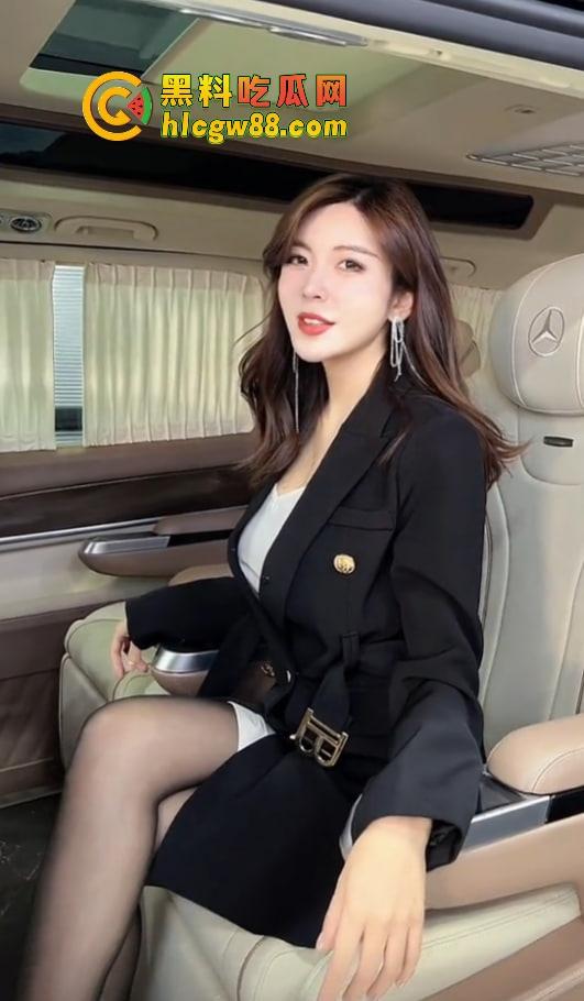 抖音骚主播『皮皮』卖梅赛德斯天天秀脚丫子勾足控舔脚，三叉辉车主看不上，钓个有钱舔脚王！-2