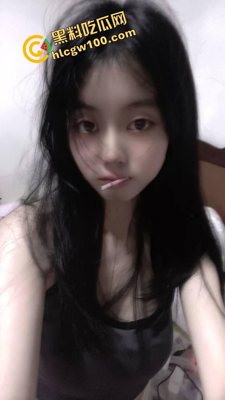 浙江国际海运反差嫩妹粉穴学生【吴妤玉】假期家中发骚自拍裸体 约炮酒吧大哥爆插粉逼！独家曝光流出！-1