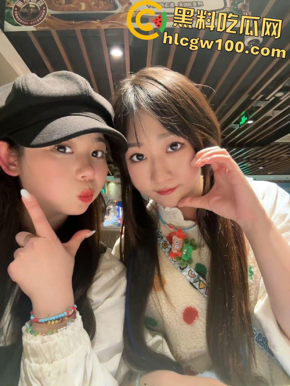 天津【郝天莙】按主人命令社死曝光，高颜值粉嫩白虎骚穴，纹身肥臀玩肛塞-1