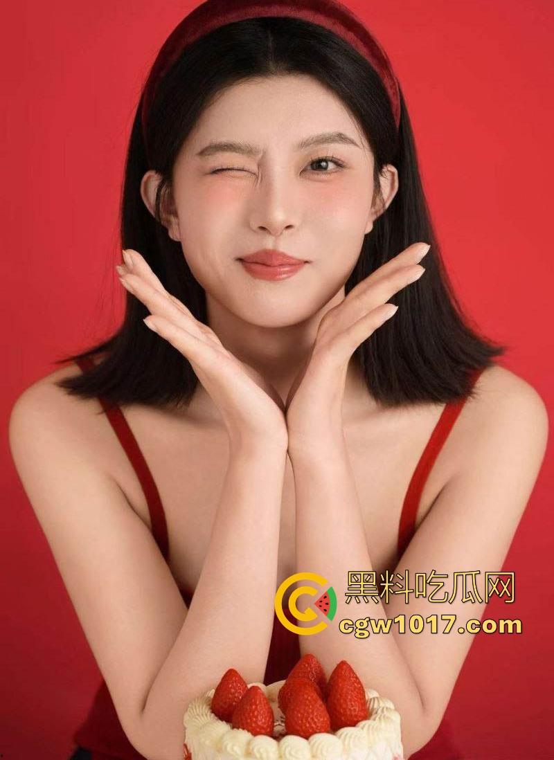 杭州气质女神【李婉汐】不雅视频流出，被无套爆操调教，口交深喉眼神销魂，直击灵魂的反差婊巅峰，实在是太骚了！-1